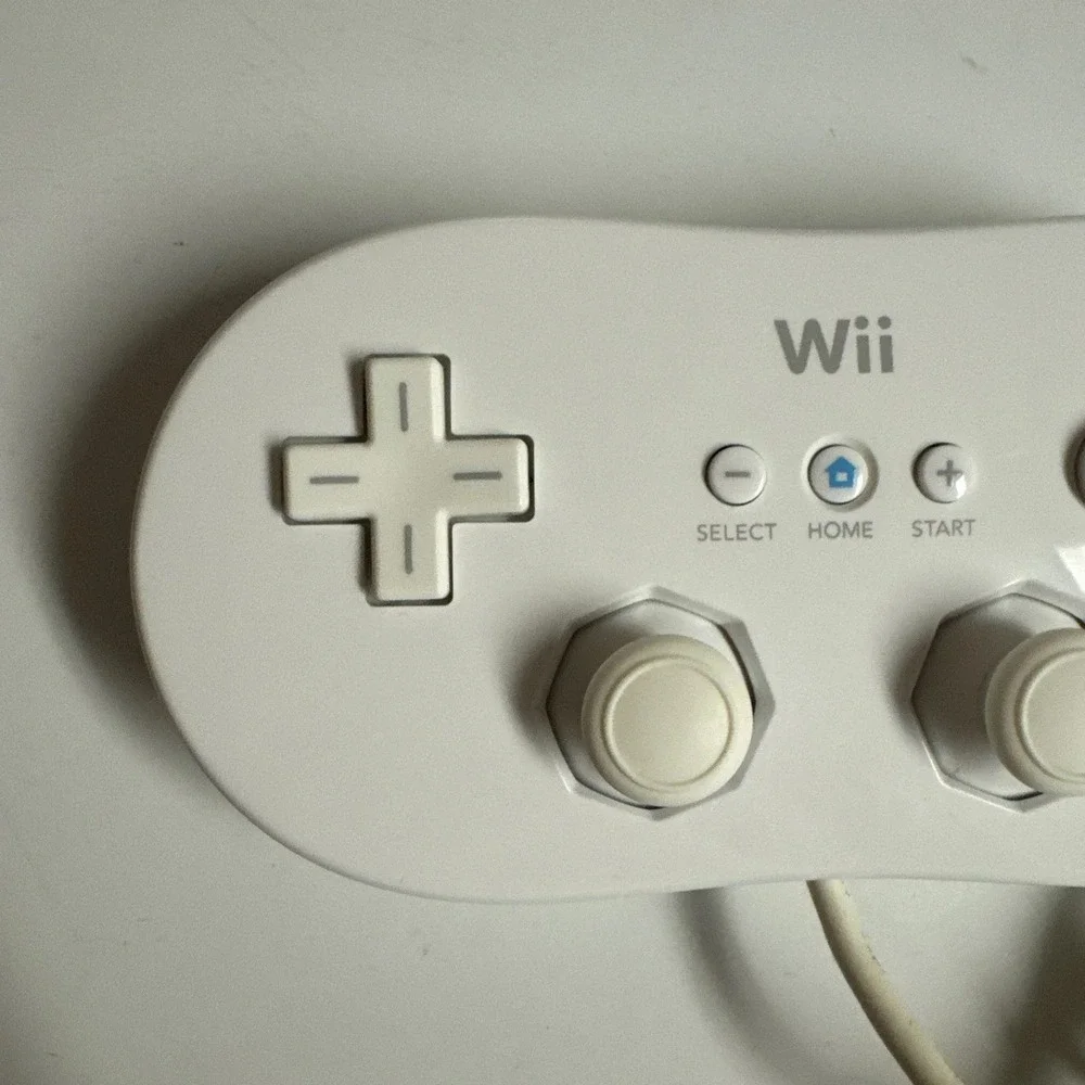 Nintendo Wii Classic Controller White RVL-005 Video Game Gamepad Accessory